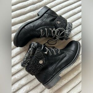 Cliffs by White Mountain Women’s Black Ankle Boots Size 5M, New